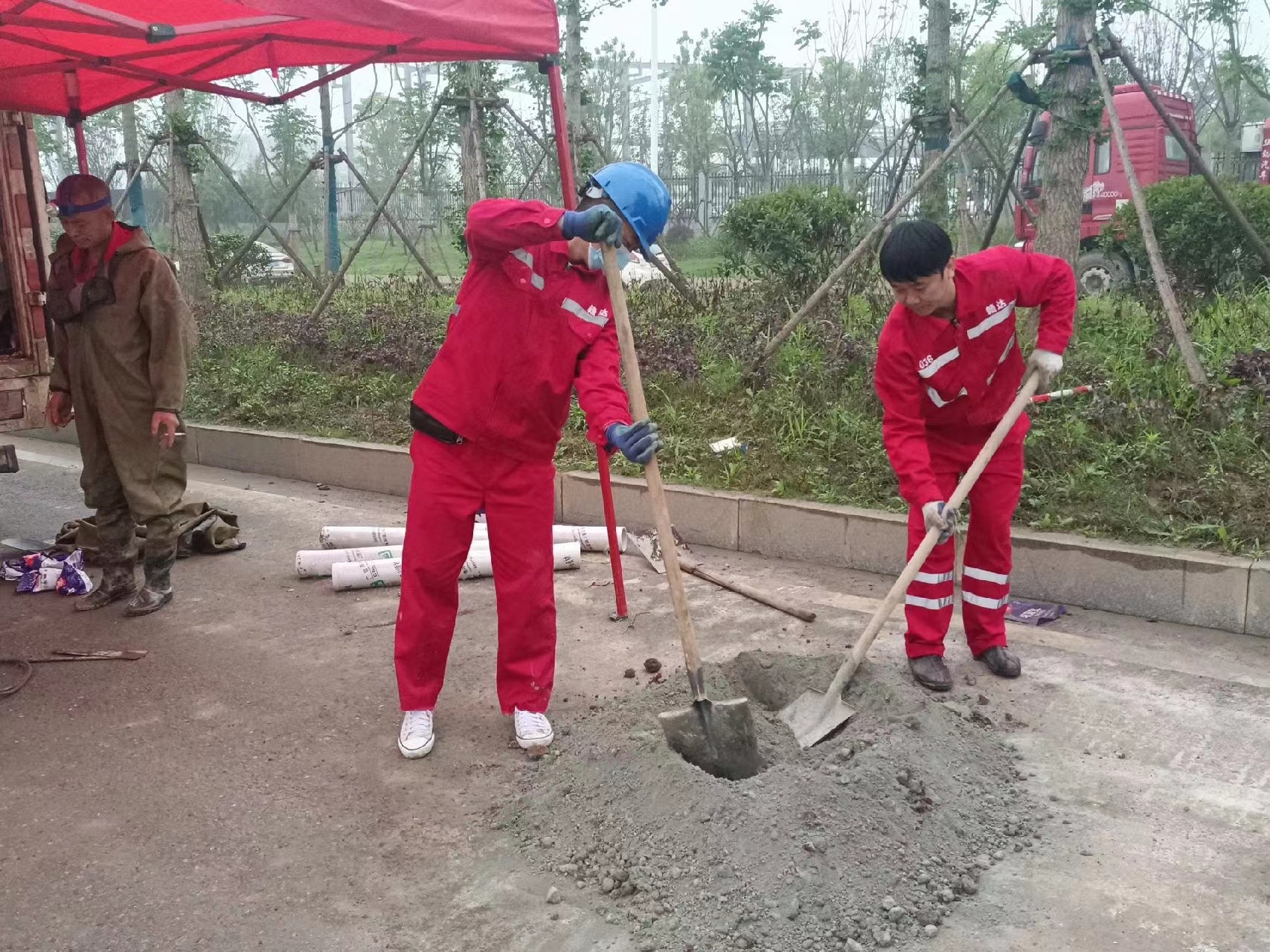金城江管道疏通哪家好】及时进行市政管道清淤
